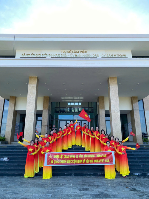 Đồng diễn dân vũ 4